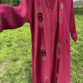 Abaya Bordeaux Femme avec Strass Dorés | Élégante