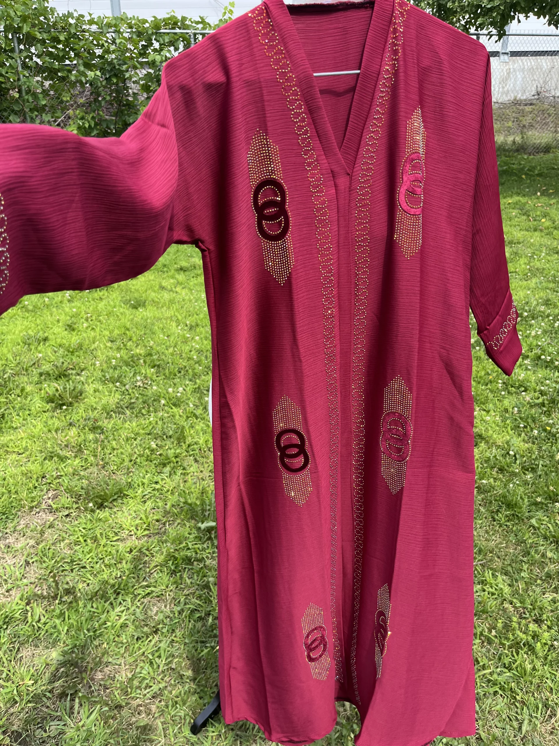 Abaya Bordeaux Femme avec Strass Dorés | Élégante
